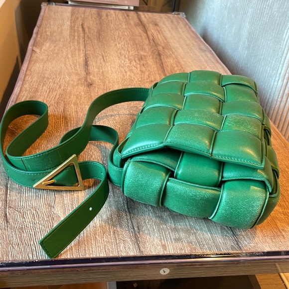 Bottega Veneta racing green and gold small padded cassette bag - Picture 8 of 8